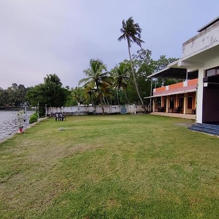 Wind &Waves Apartment Kollam Bagian luar foto