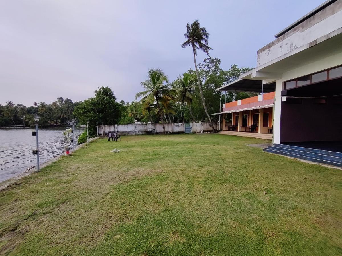 Wind &Waves Apartment Kollam Bagian luar foto