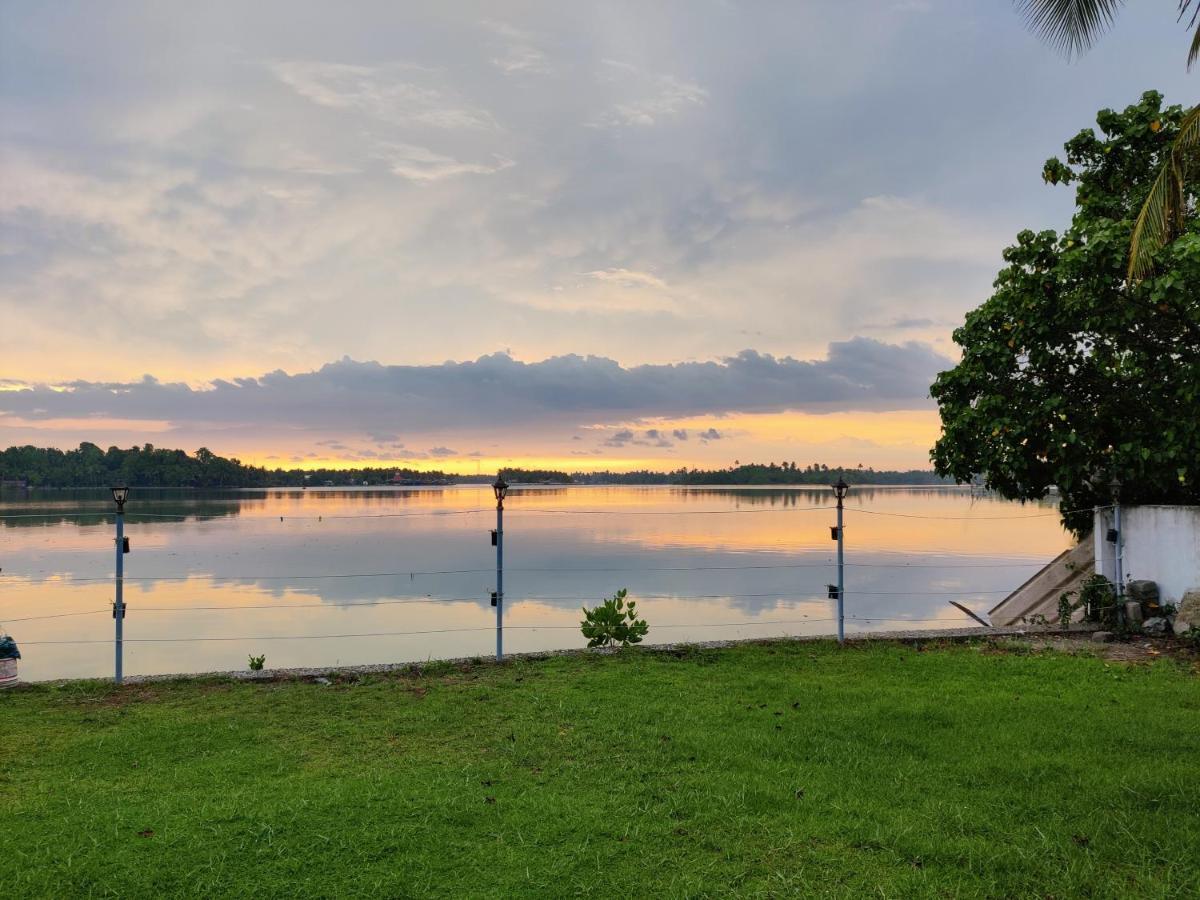 Wind &Waves Apartment Kollam Bagian luar foto