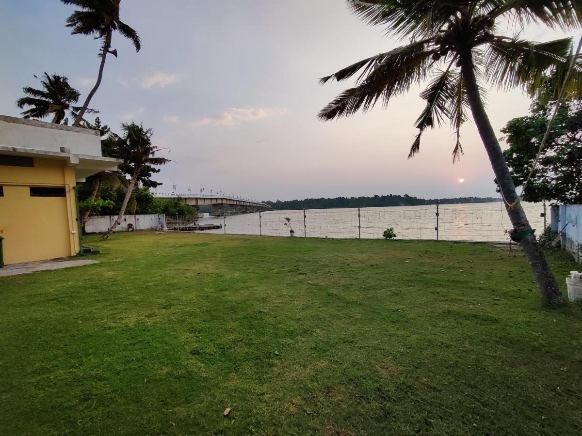 Wind &Waves Apartment Kollam Bagian luar foto