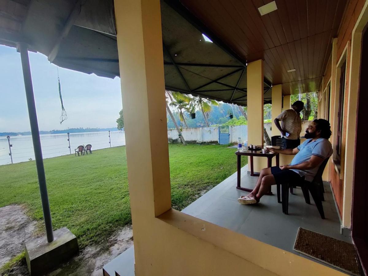 Wind &Waves Apartment Kollam Bagian luar foto