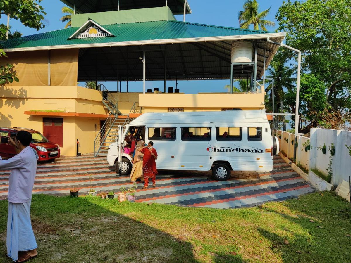 Wind &Waves Apartment Kollam Bagian luar foto