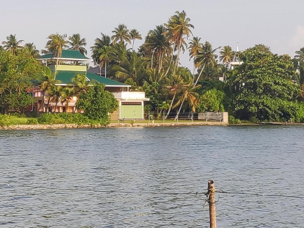 Wind &Waves Apartment Kollam Bagian luar foto