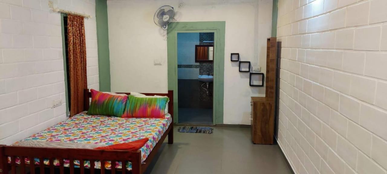Wind &Waves Apartment Kollam Bagian luar foto